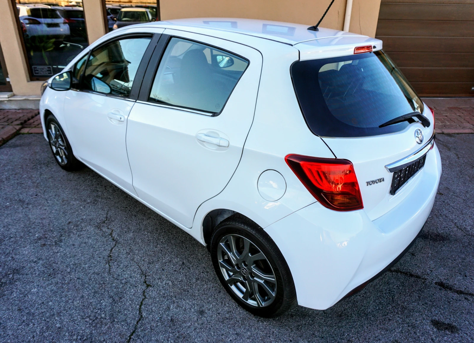 Toyota Yaris 1.3i ACTIVE  - изображение 4