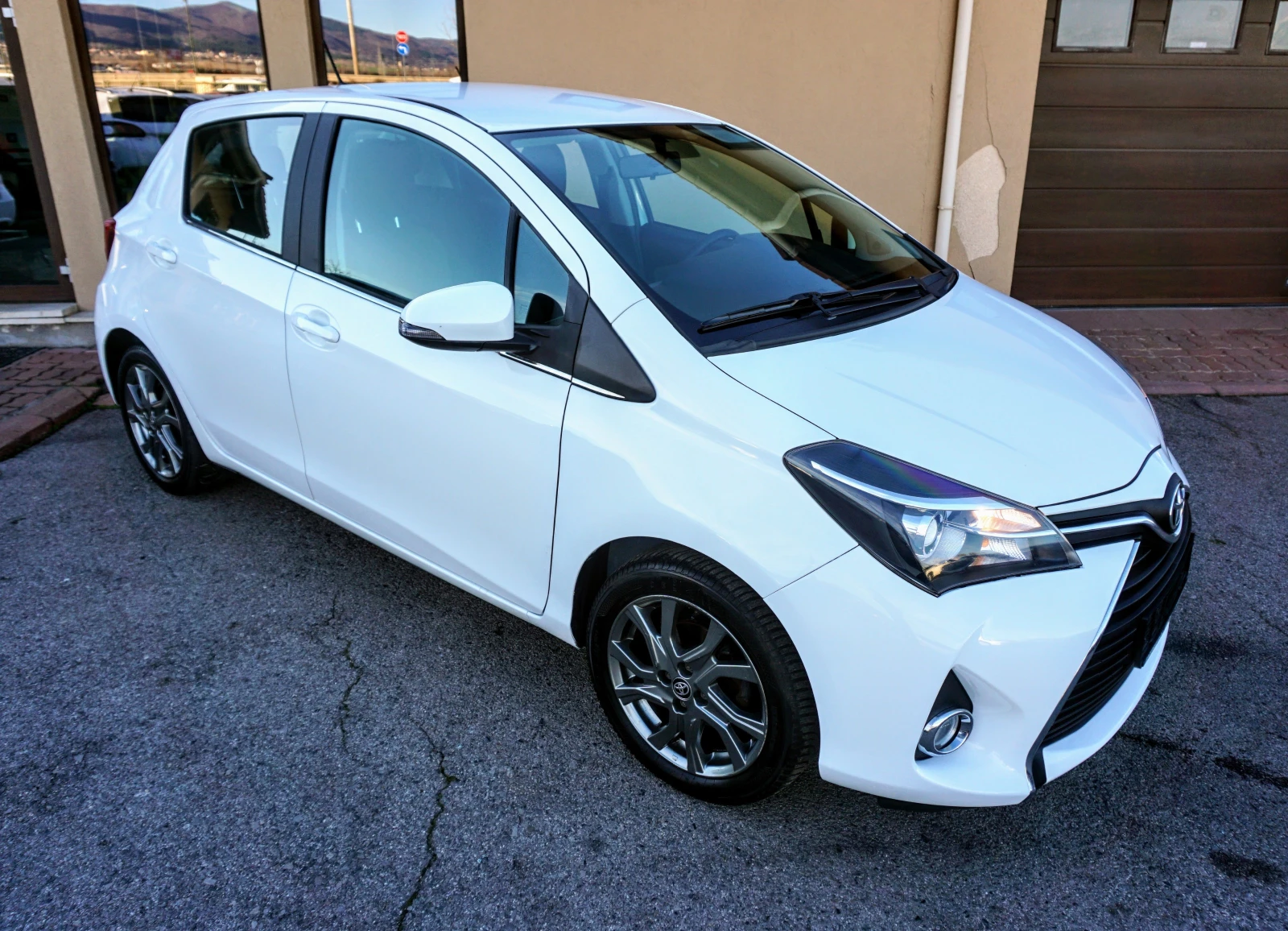 Toyota Yaris 1.3i ACTIVE  - изображение 2