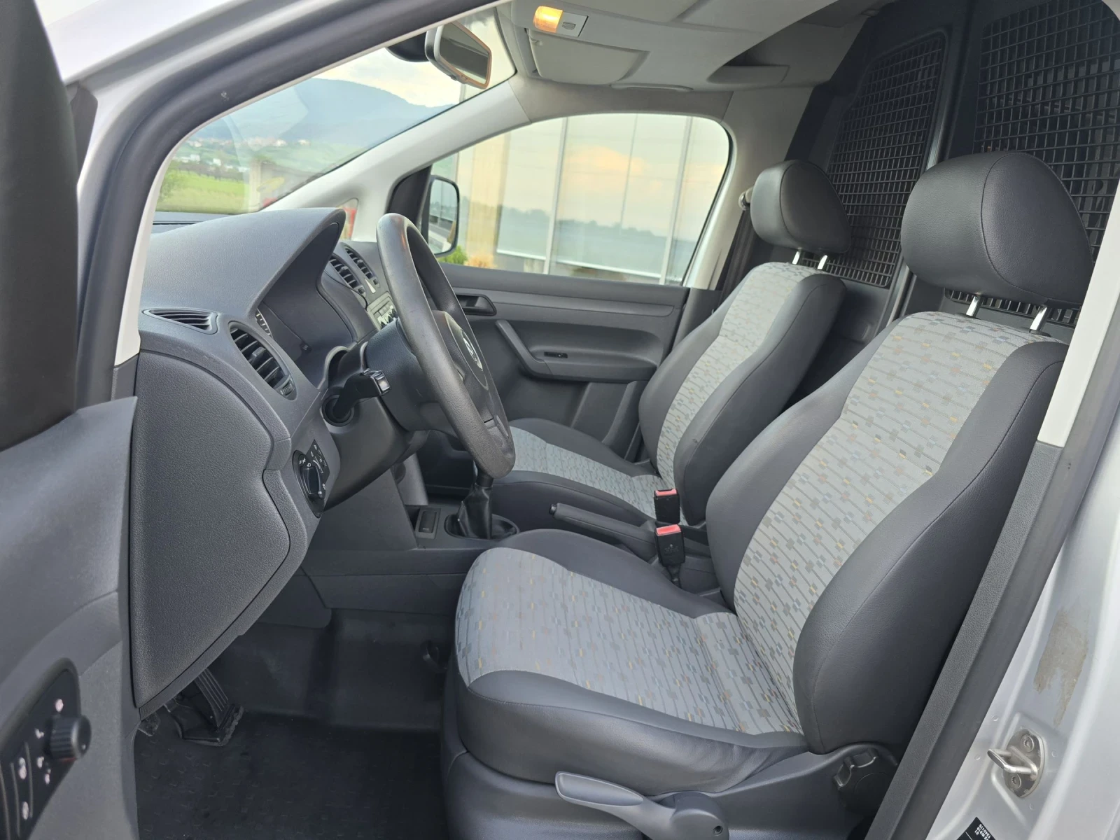VW Caddy 1.6TDi - изображение 8