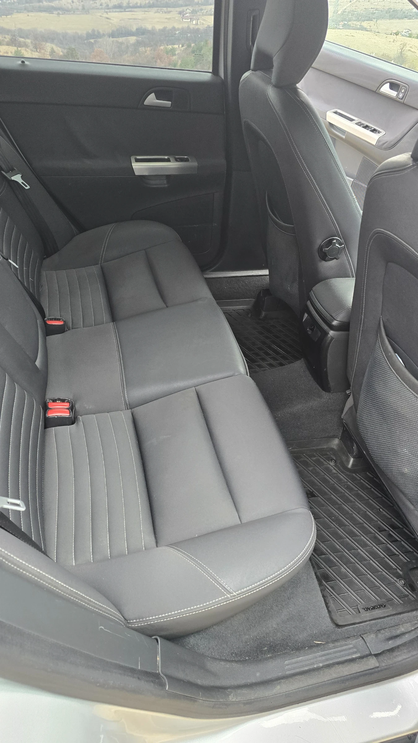 Volvo V50 2.5 T5 AWD - изображение 3