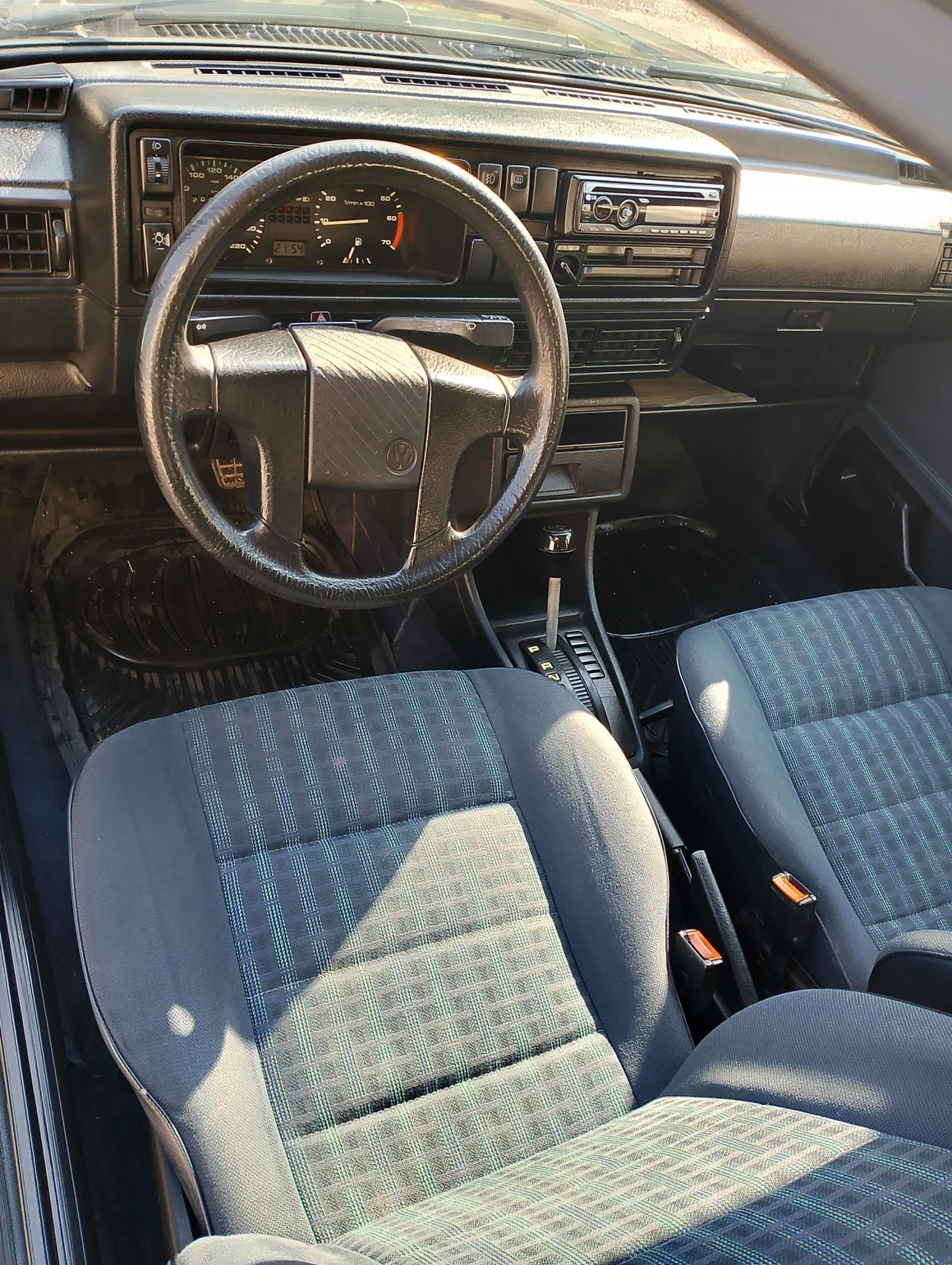 VW Golf 1.8 моно .автоматик ! .хидравлика ! , снимка 10 - Автомобили и джипове - 53855176