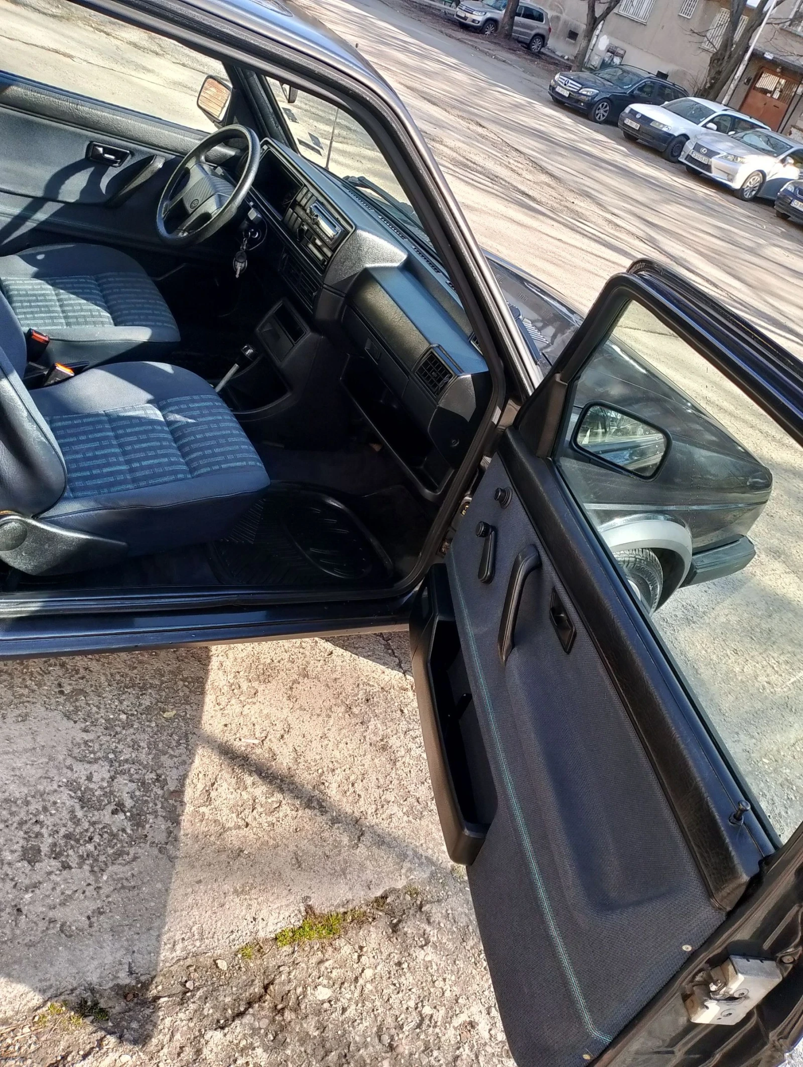 VW Golf 1.8 моно .автоматик ! .хидравлика ! , снимка 6 - Автомобили и джипове - 53855176