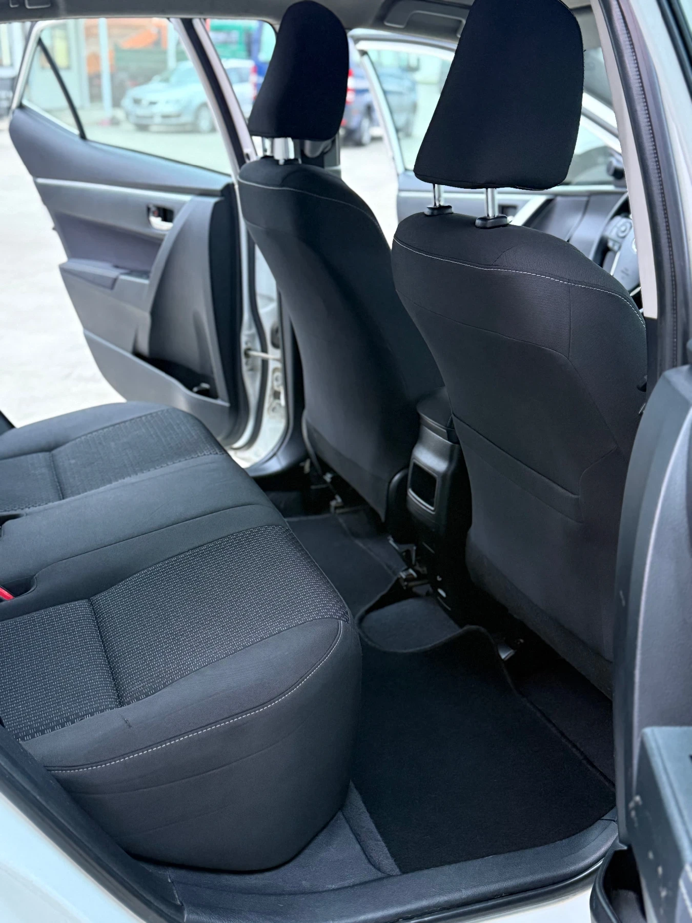 Toyota Corolla 1.4 D-4D//ПЪРВИ СОБСТВЕНИК , снимка 11 - Автомобили и джипове - 53881383