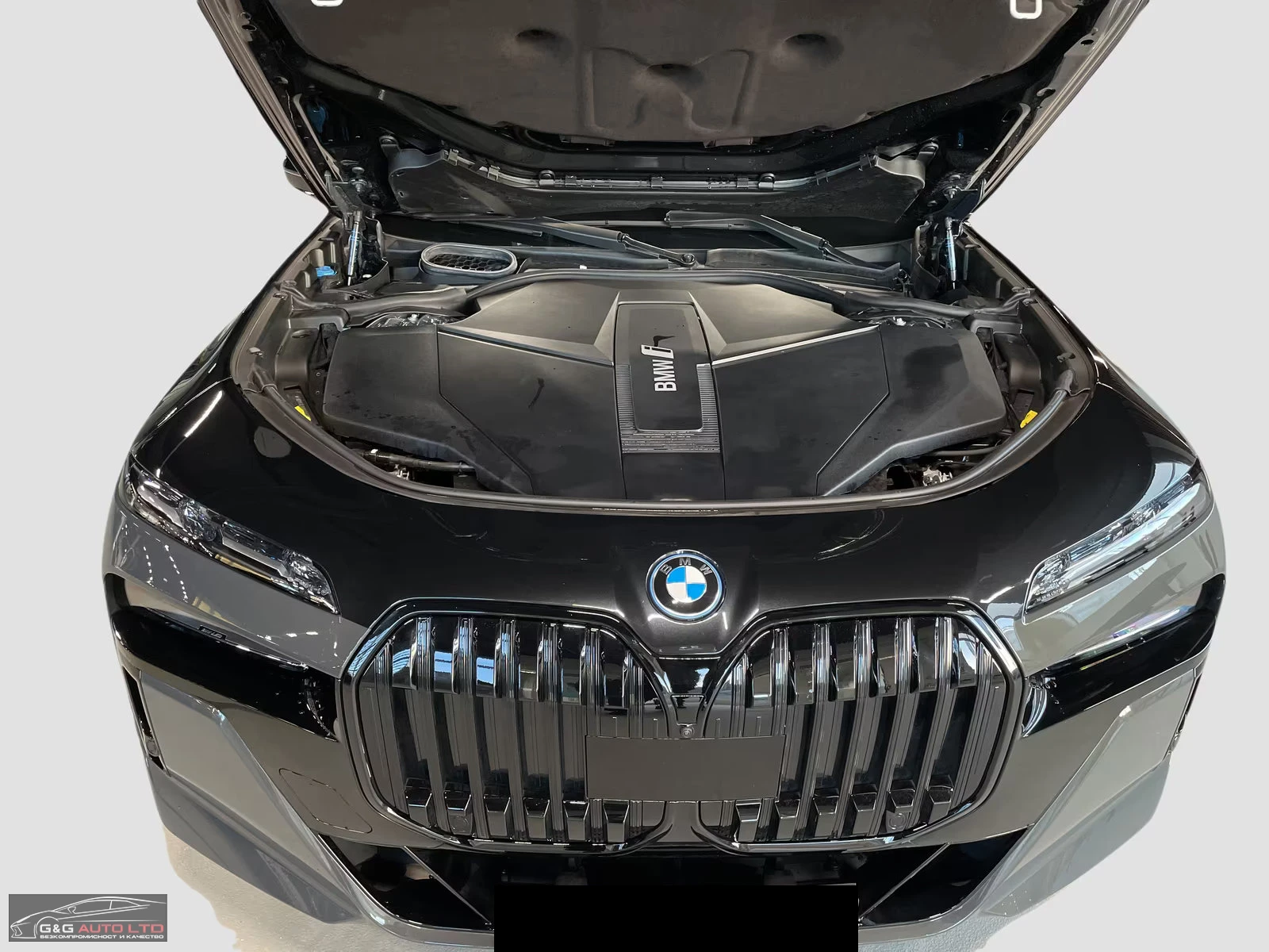 BMW i7 xDRIVE60/544HP/MSPORT/MASS/360/PANO/DUALCOLOR/249z, снимка 3 - Автомобили и джипове - 54066723