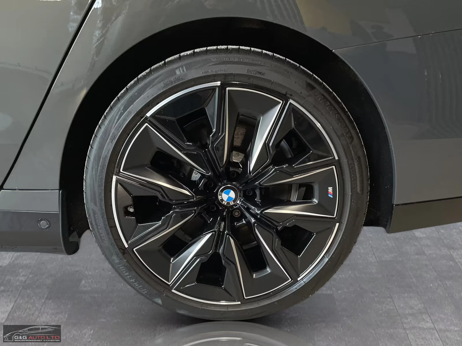 BMW i7 xDRIVE60/544HP/MSPORT/MASS/360/PANO/DUALCOLOR/249z, снимка 8 - Автомобили и джипове - 54066723