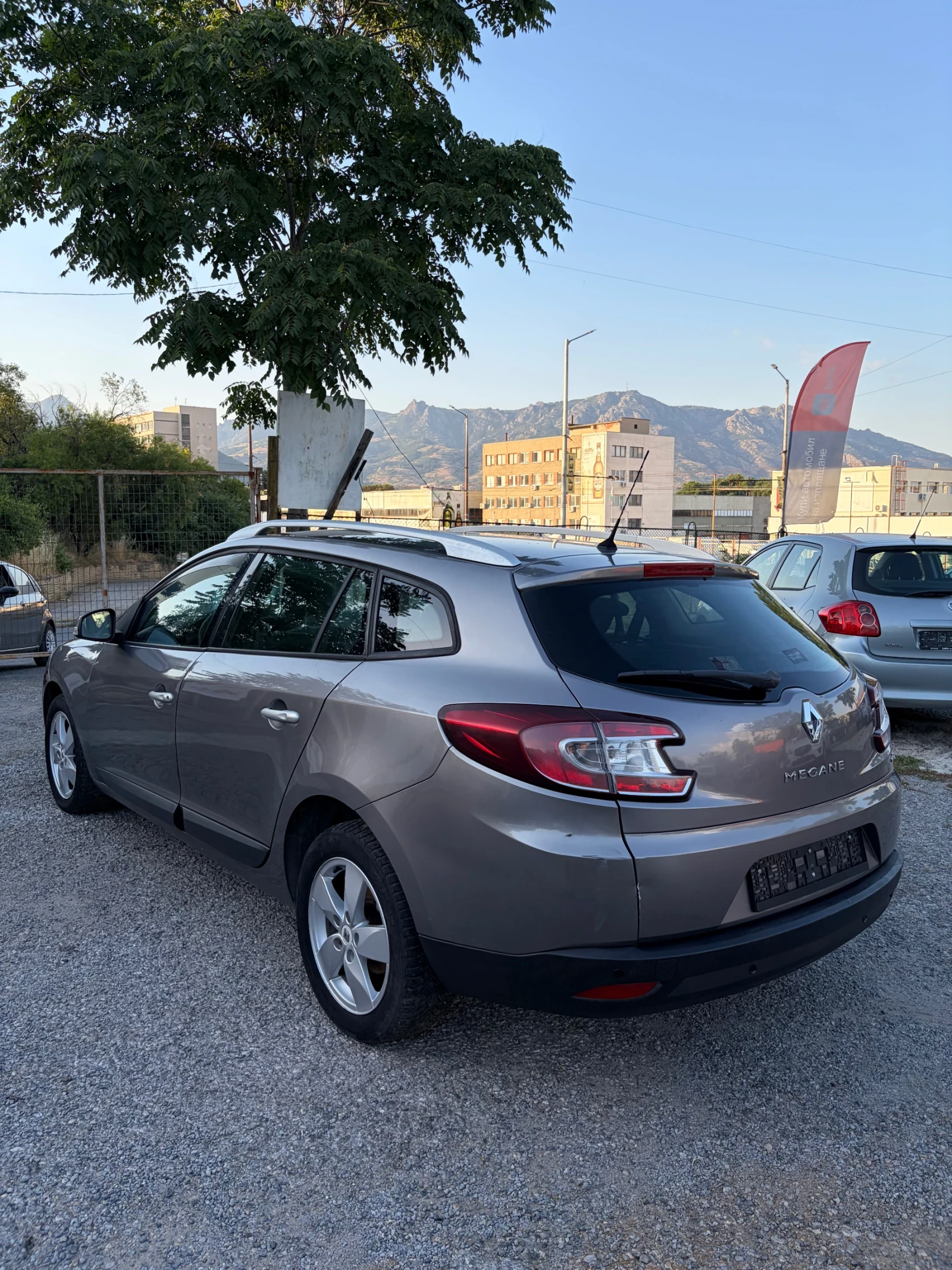 Renault Megane 1.5dci, снимка 3 - Автомобили и джипове - 54737624