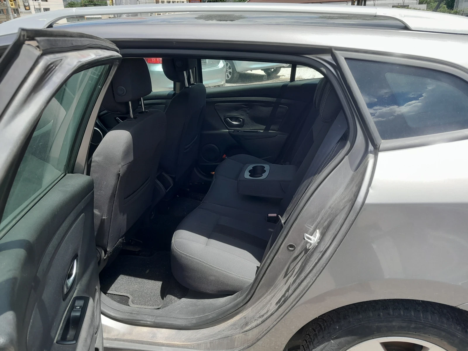 Renault Megane 1.5dci, снимка 9 - Автомобили и джипове - 54737624
