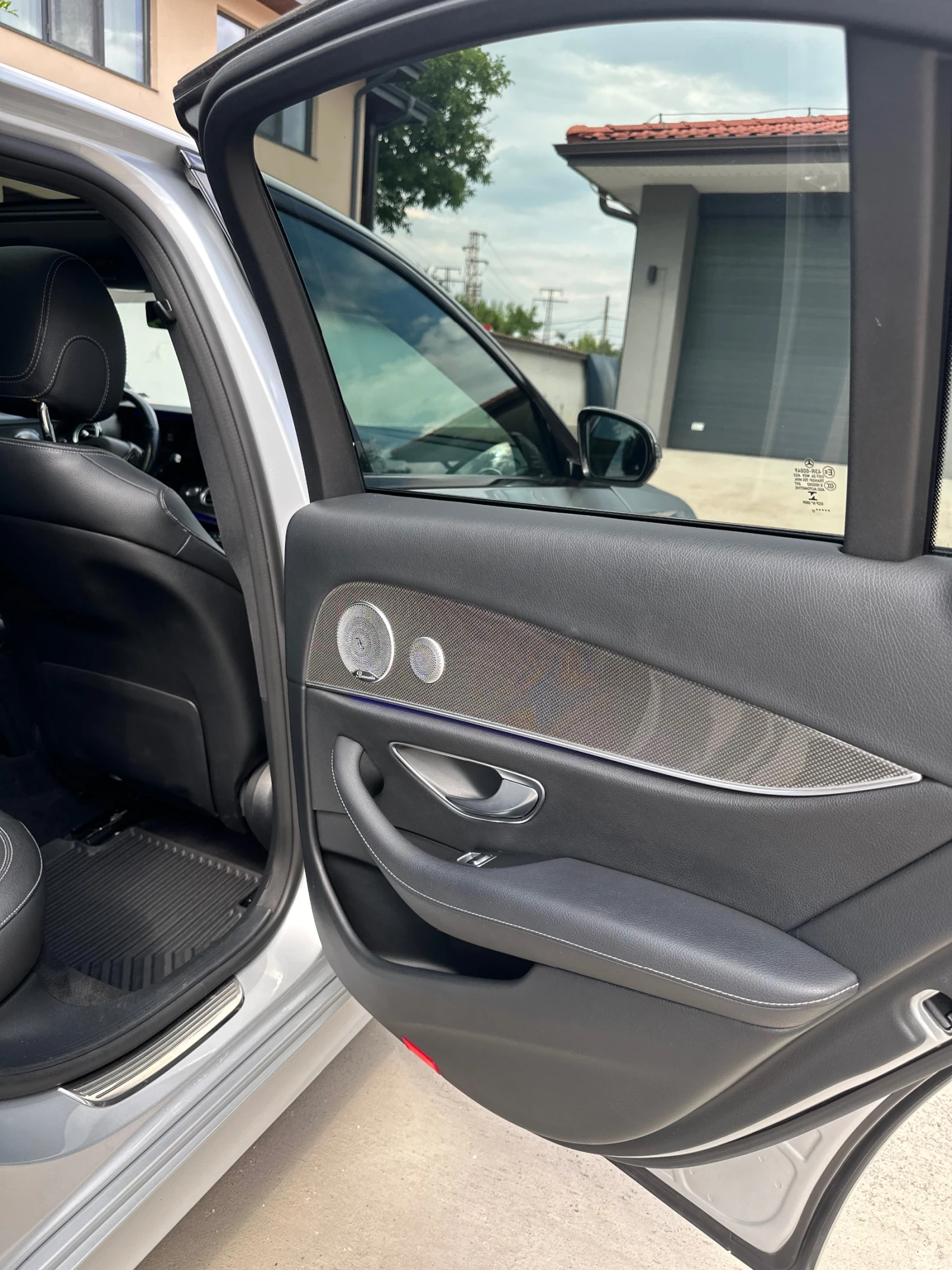 Mercedes-Benz E 400 4MATIC, снимка 12 - Автомобили и джипове - 55124097