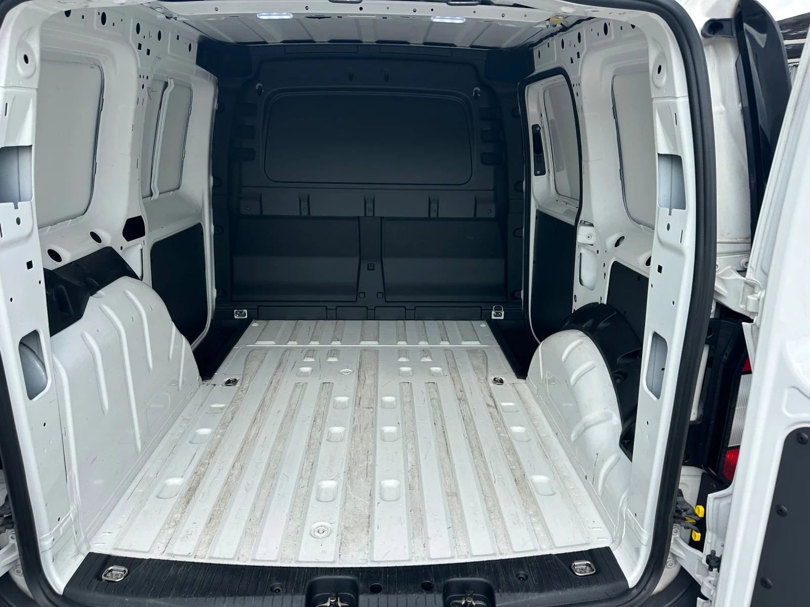 VW Caddy 2.0 TDI -102 k.s.157000 �� | Mobile.bg � ����������� 5