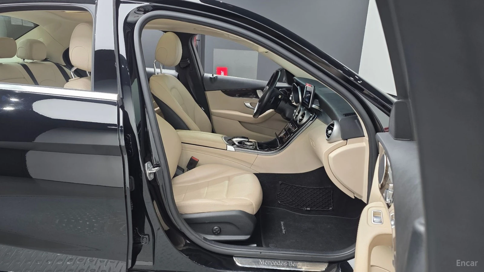 Mercedes-Benz C 300 4MATIC* КОЖА* ПОДГРЕВ* ПАНО* КАМЕРА* АВТОКРЕДИТ, снимка 9 - Автомобили и джипове - 55618724