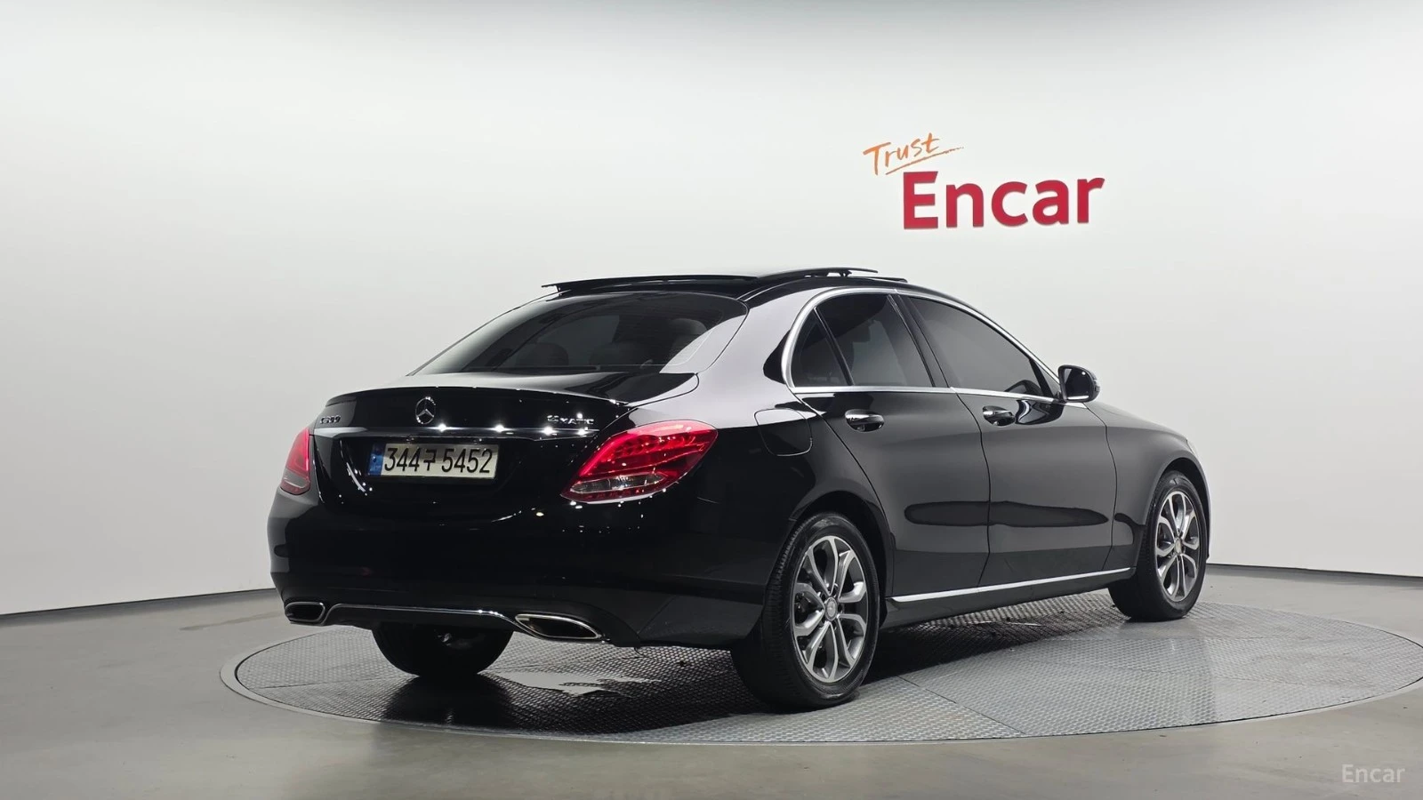 Mercedes-Benz C 300 4MATIC* КОЖА* ПОДГРЕВ* ПАНО* КАМЕРА* АВТОКРЕДИТ, снимка 2 - Автомобили и джипове - 55618724
