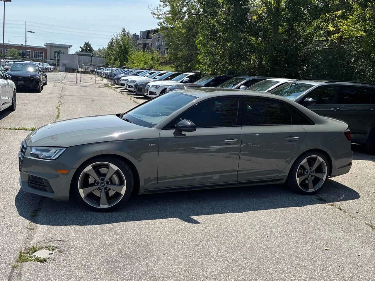 Audi A4 Progressiv / LED / NARDO GREY / CARFAX /АВТОКРЕДИТ, снимка 2 - Автомобили и джипове - 55670846