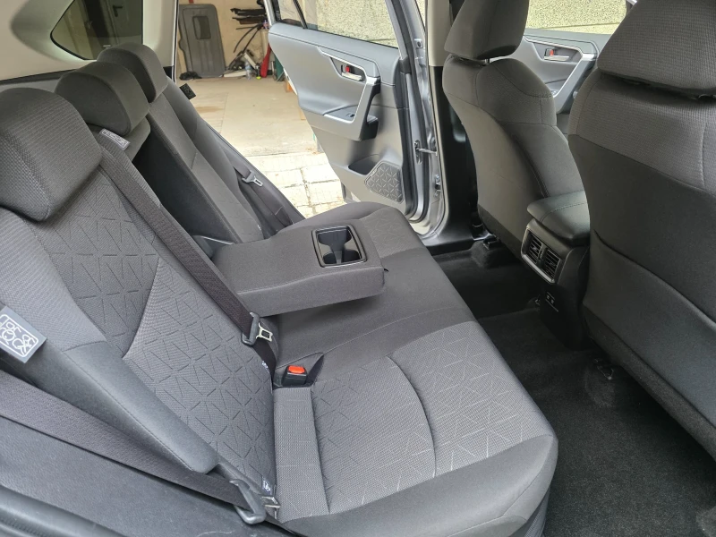 Toyota Rav4 2.5 Hybrid Пълна Сервизна в Тойота, снимка 8 - Автомобили и джипове - 52191502