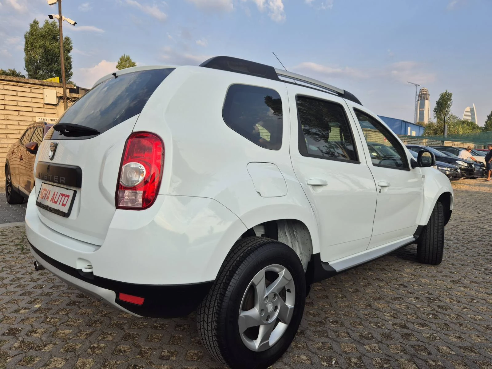 Dacia Duster 1.6I-160.000km - изображение 4