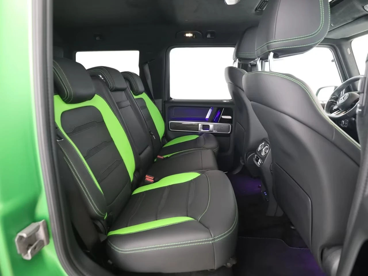 Mercedes-Benz G 63 AMG /FACELIFT/CARBON/NIGHT II/BURM/MANUFAKTUR/MAGNO/, снимка 16 - Автомобили и джипове - 54041460