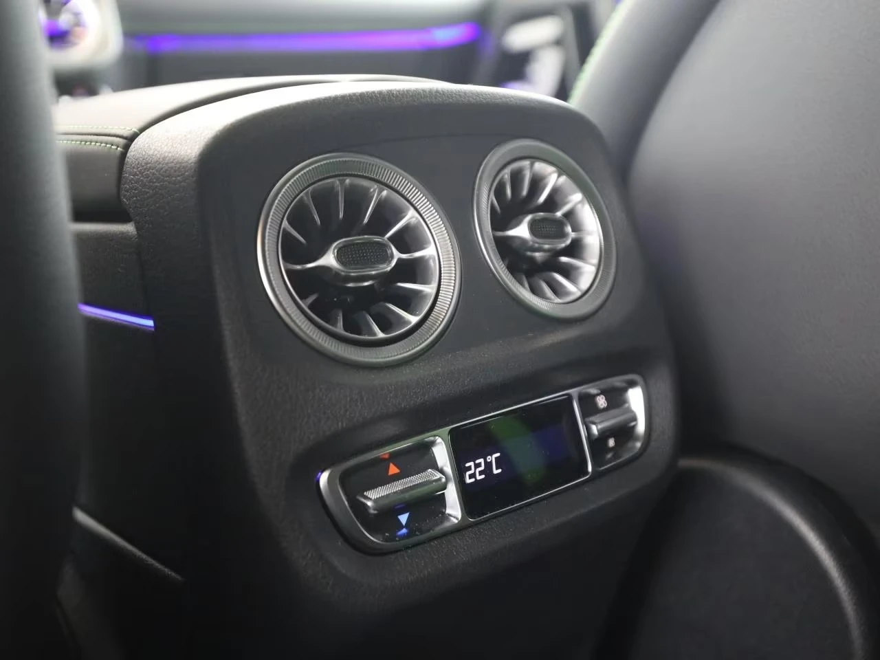 Mercedes-Benz G 63 AMG /FACELIFT/CARBON/NIGHT II/BURM/MANUFAKTUR/MAGNO/, снимка 17 - Автомобили и джипове - 54041460