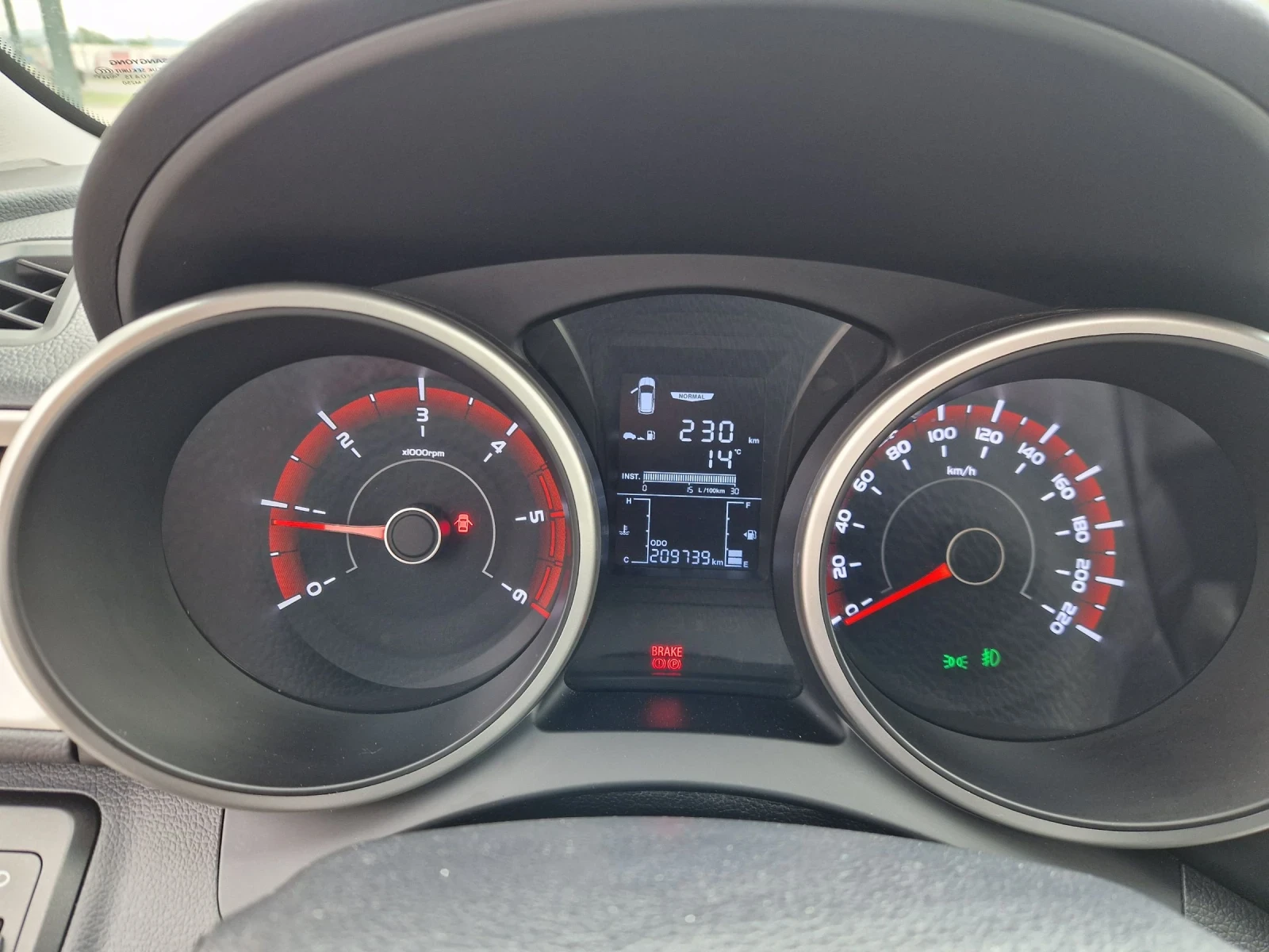 SsangYong Tivoli 1.6 D 114HP.FULL ITALIA, снимка 11 - Автомобили и джипове - 54389810