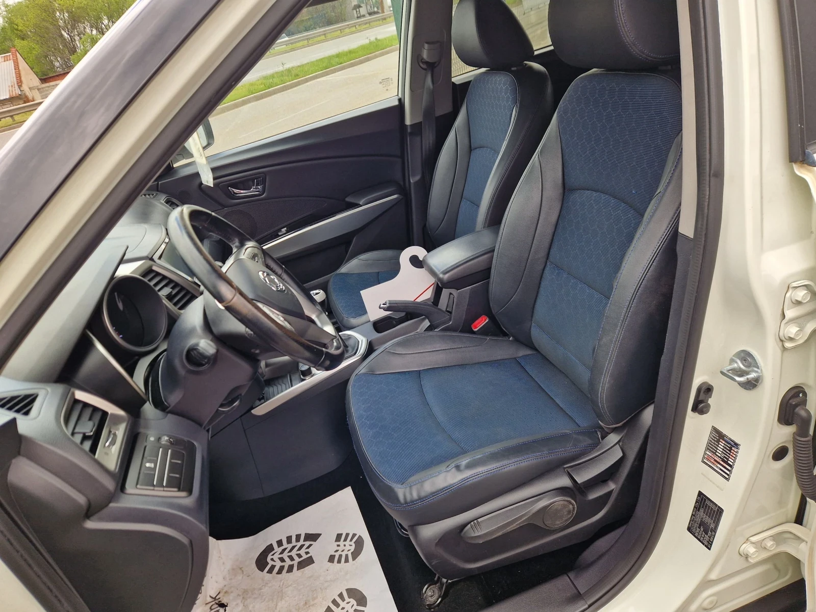 SsangYong Tivoli 1.6 D 114HP.FULL ITALIA, снимка 12 - Автомобили и джипове - 54389810