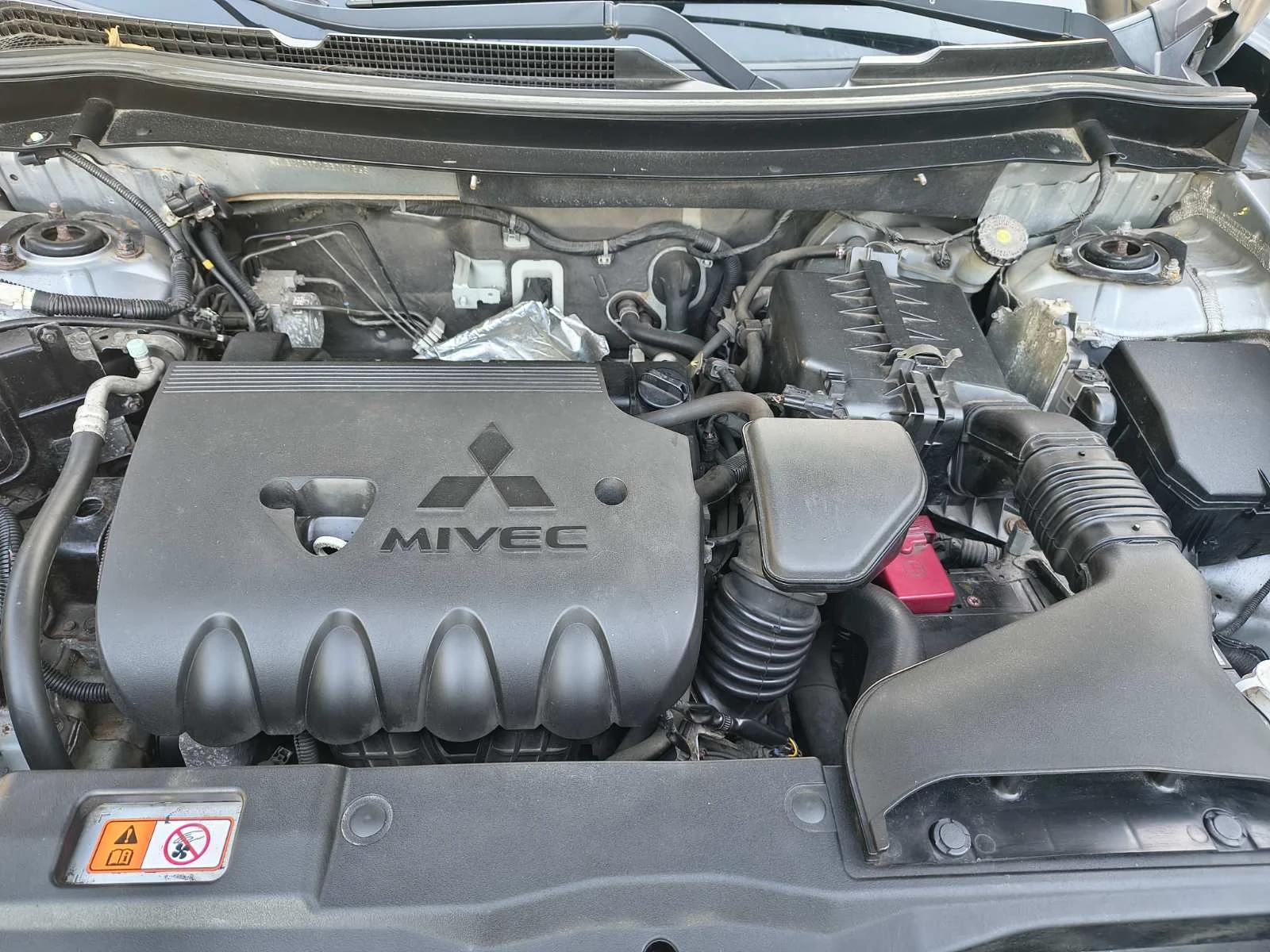 Mitsubishi Outlander 2.0 150hp, снимка 15 - Автомобили и джипове - 55061382