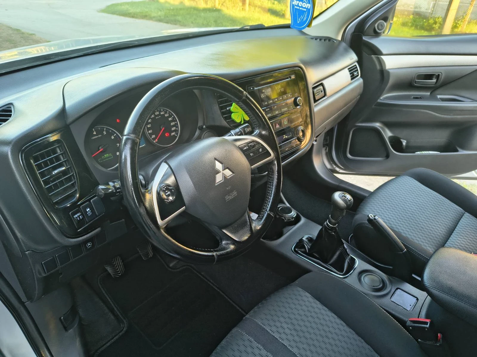 Mitsubishi Outlander 2.0 150hp, снимка 14 - Автомобили и джипове - 55061382