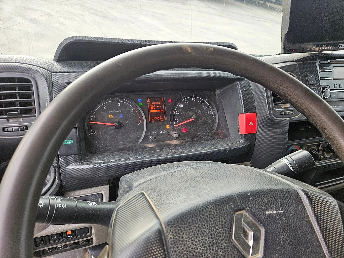 Renault Maxity 150 L2H2 тристранен самосвал, снимка 12 - Бусове и автобуси - 56744069