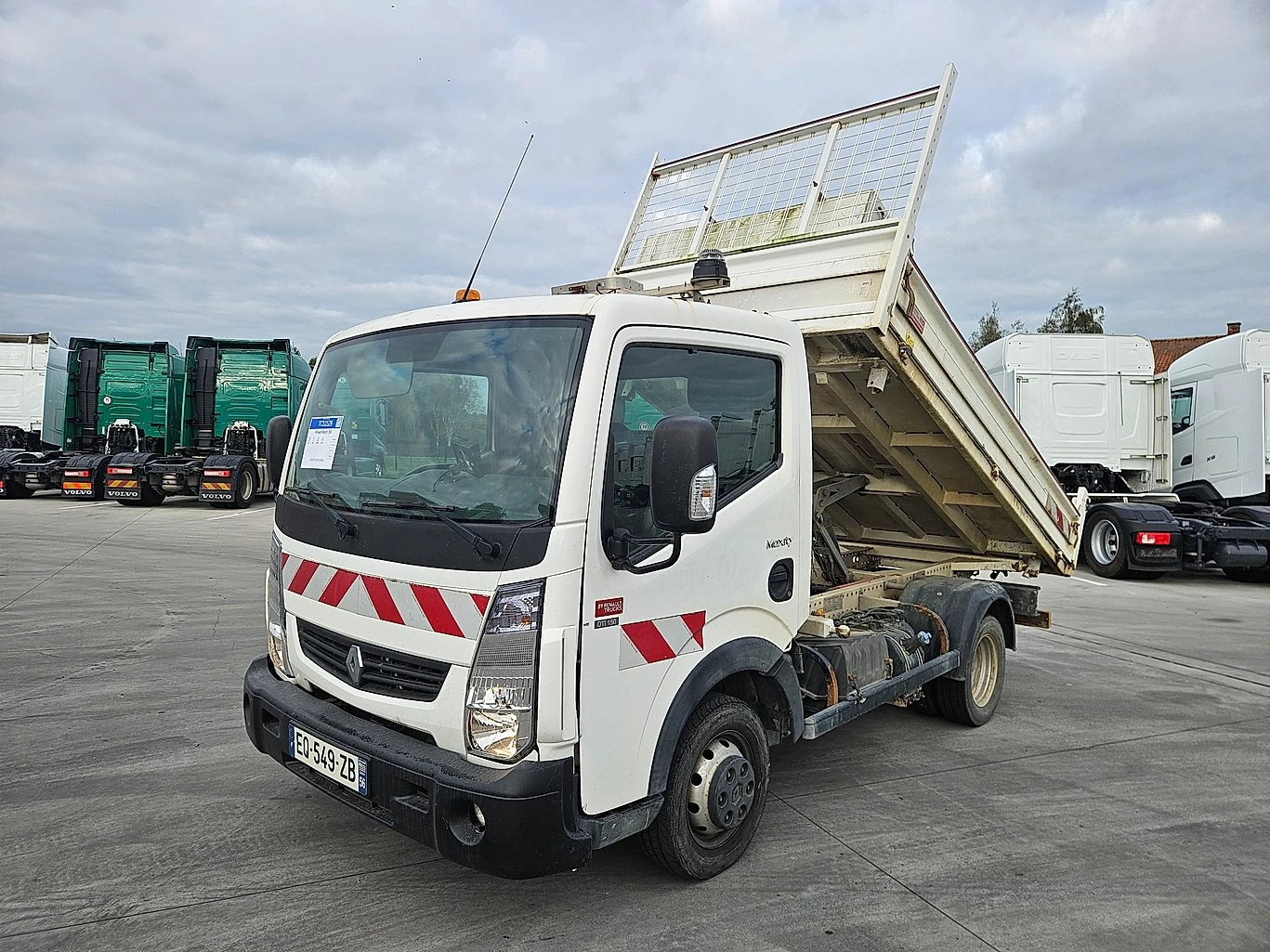 Renault Maxity 150 L2H2 тристранен самосвал