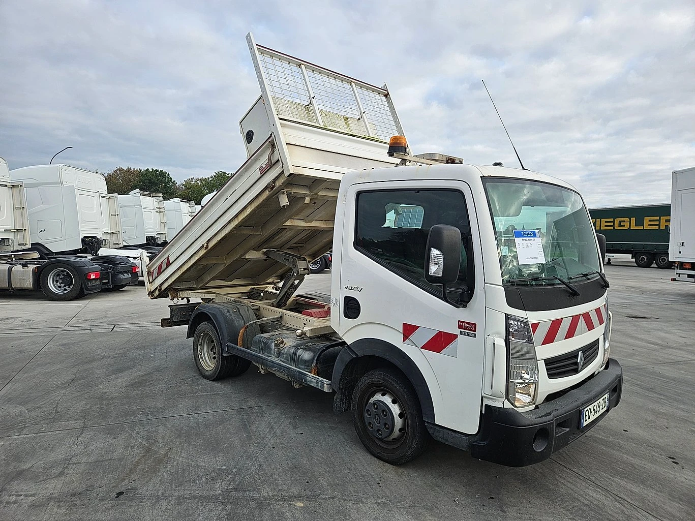 Renault Maxity 150 L2H2 тристранен самосвал, снимка 2 - Бусове и автобуси - 56744069