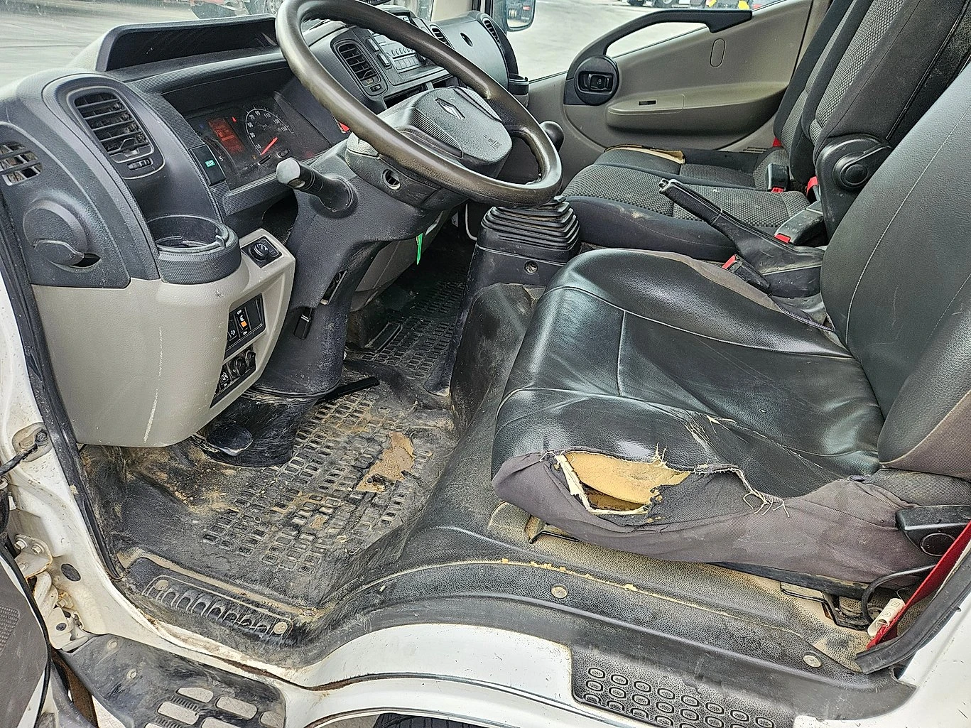 Renault Maxity 150 L2H2 тристранен самосвал, снимка 10 - Бусове и автобуси - 56744069