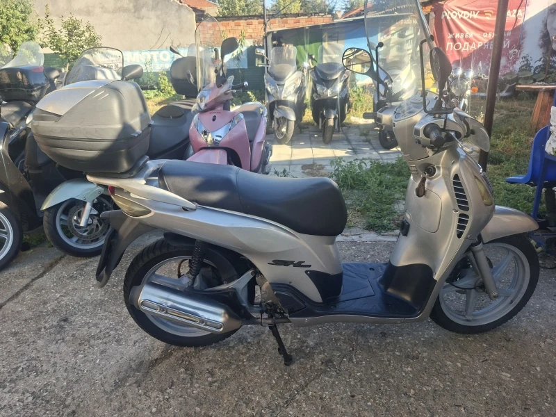 Honda Sh 125 много запазен.  , снимка 4 - Мотоциклети и мототехника - 51536717