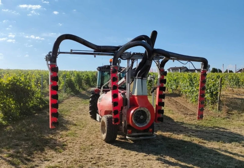 Специализирани машини Машини за лозя/овошки Прикачна вентилаторна пръскачка за лозя  DRAGONE 