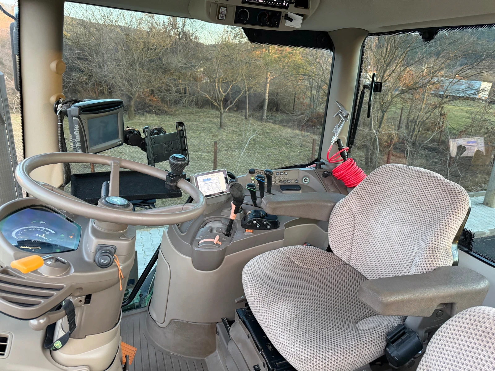 Трактор John Deere 6190R - изображение 9