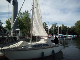 Ветроходна лодка Dufour 24, снимка 1