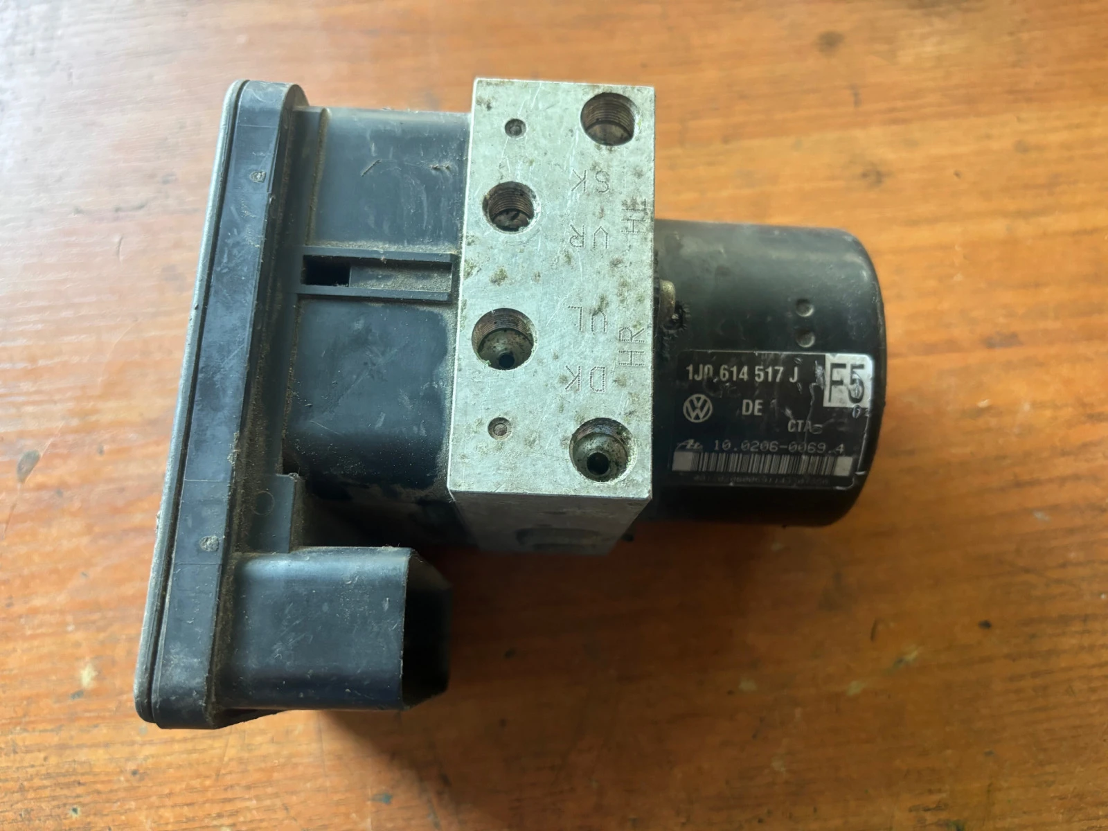 ABS  VW Beetle 1.6i 1C0 907 379 M | Mobile.bg   2