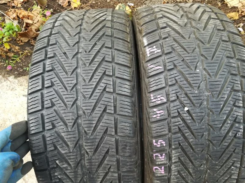 Гуми Зимни 225/45R17, снимка 9 - Гуми и джанти - 19551204