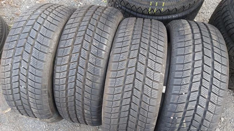 Гуми Зимни 215/55R16, снимка 1 - Гуми и джанти - 27409100