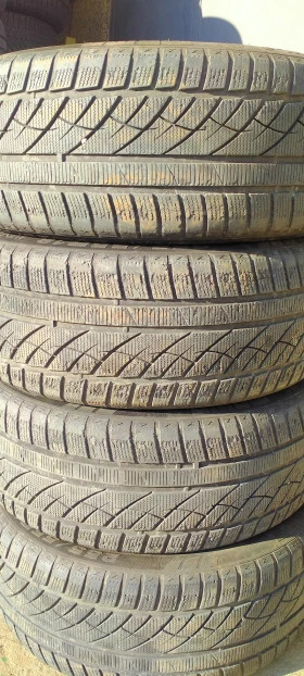 Гуми Зимни 255/55R18, снимка 1 - Гуми и джанти - 44309913