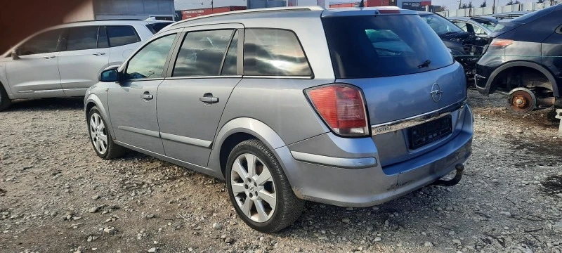 Opel Astra 1.9 CDTI, снимка 2 - Автомобили и джипове - 38821933