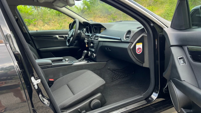 Mercedes-Benz C 180, снимка 12 - Автомобили и джипове - 50695729