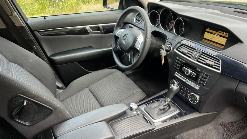 Mercedes-Benz C 180, снимка 11 - Автомобили и джипове - 50695729
