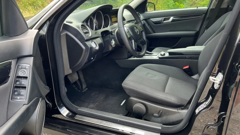Mercedes-Benz C 180, снимка 17 - Автомобили и джипове - 50695729