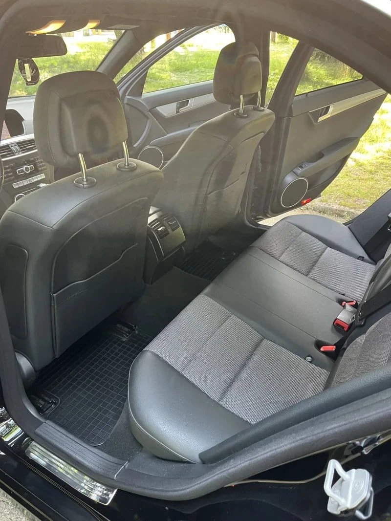 Mercedes-Benz C 220, снимка 10 - Автомобили и джипове - 54100094