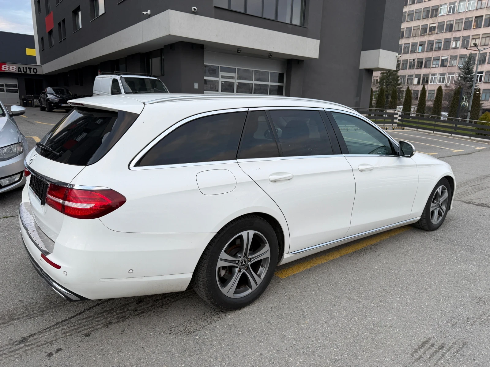 Mercedes-Benz E 220  - изображение 6