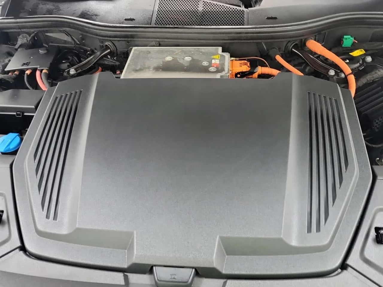 Audi E-Tron TECHNIK  CARFAX, снимка 16 - Автомобили и джипове - 54071963