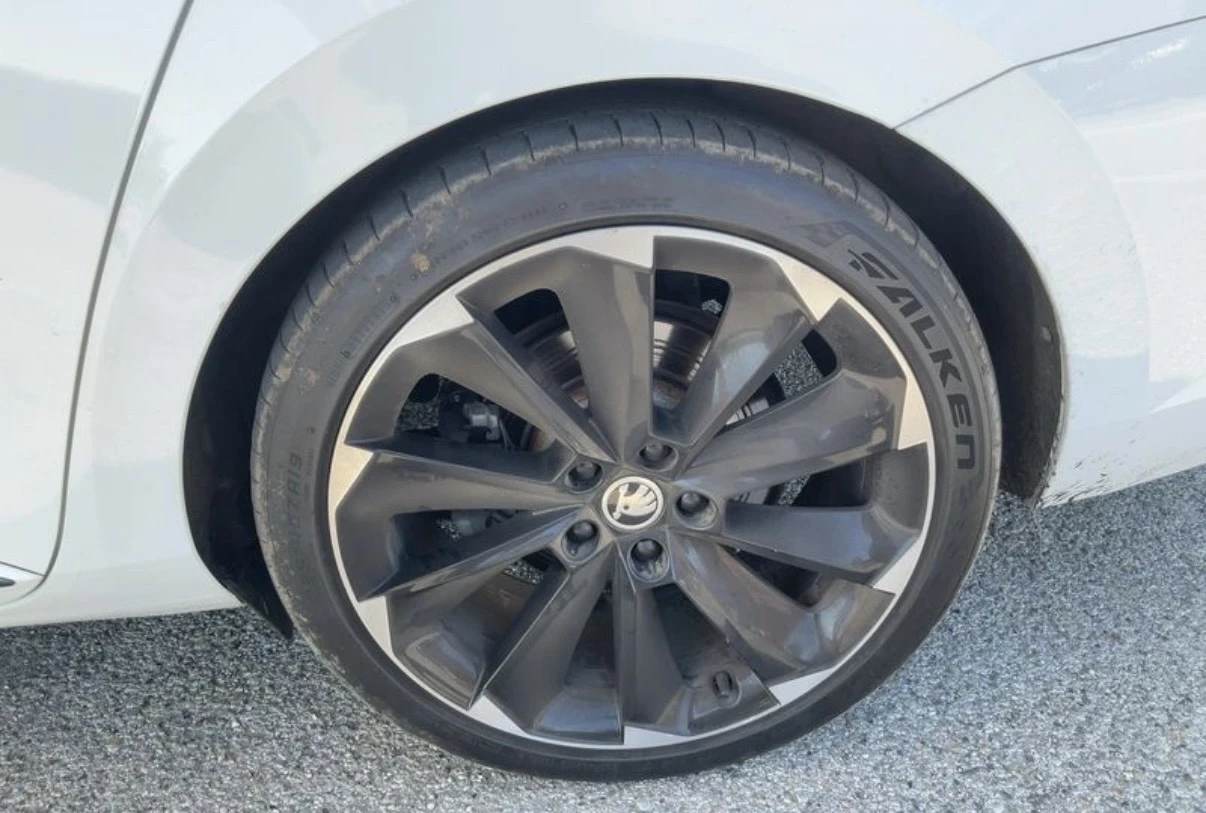 Skoda Superb SPORTLINE ОЧАКВАН ВНОС, снимка 12 - Автомобили и джипове - 54333215