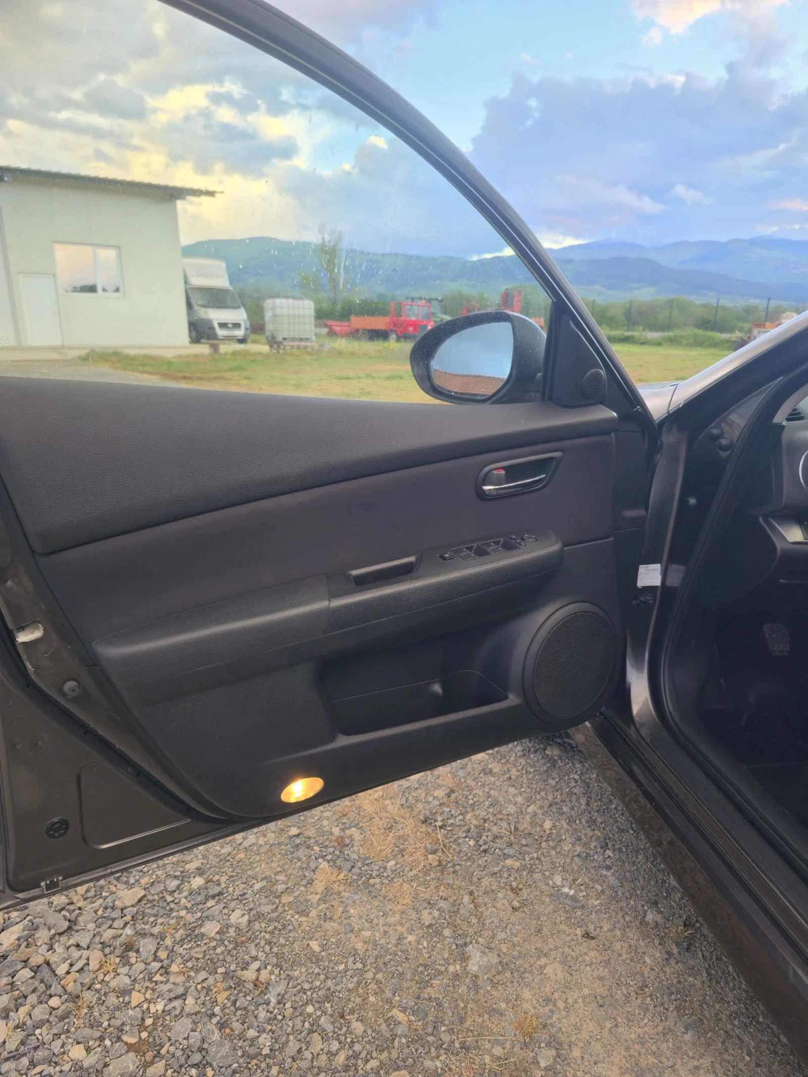 Mazda 6 2.0, снимка 6 - Автомобили и джипове - 54736282