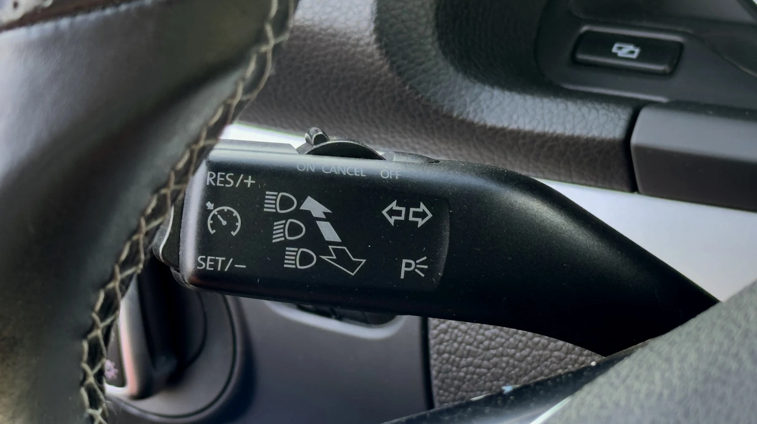 VW Scirocco 2.0TDi Autom.Navi Подгрев Xenon, снимка 10 - Автомобили и джипове - 54852934