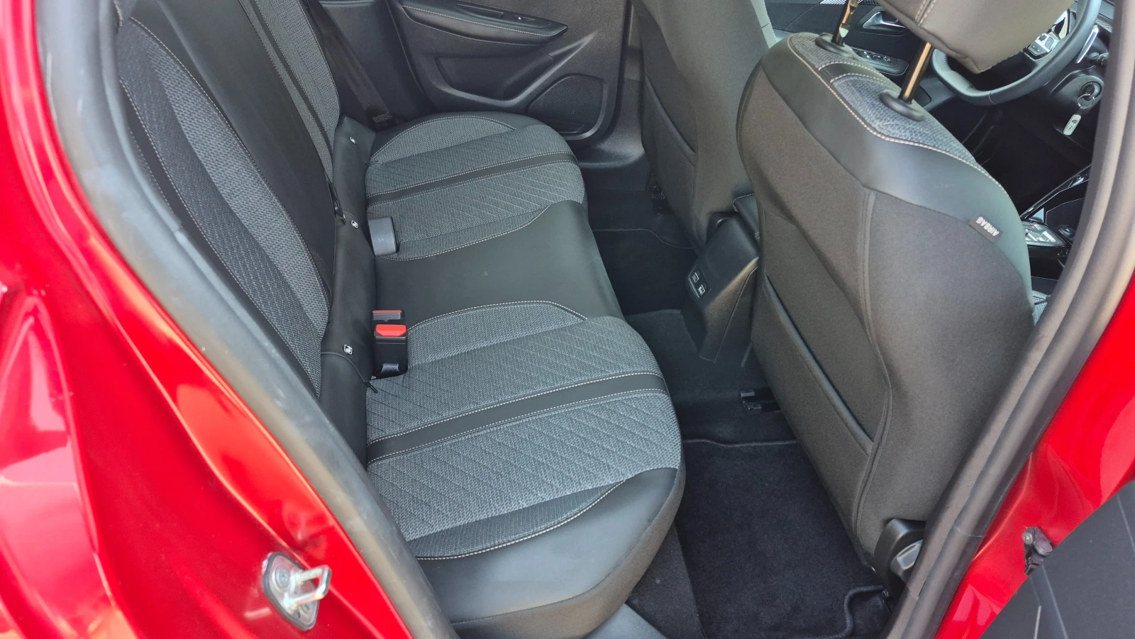 Peugeot 208 1.2 HYBRID 6700км Германия, снимка 11 - Автомобили и джипове - 55331609