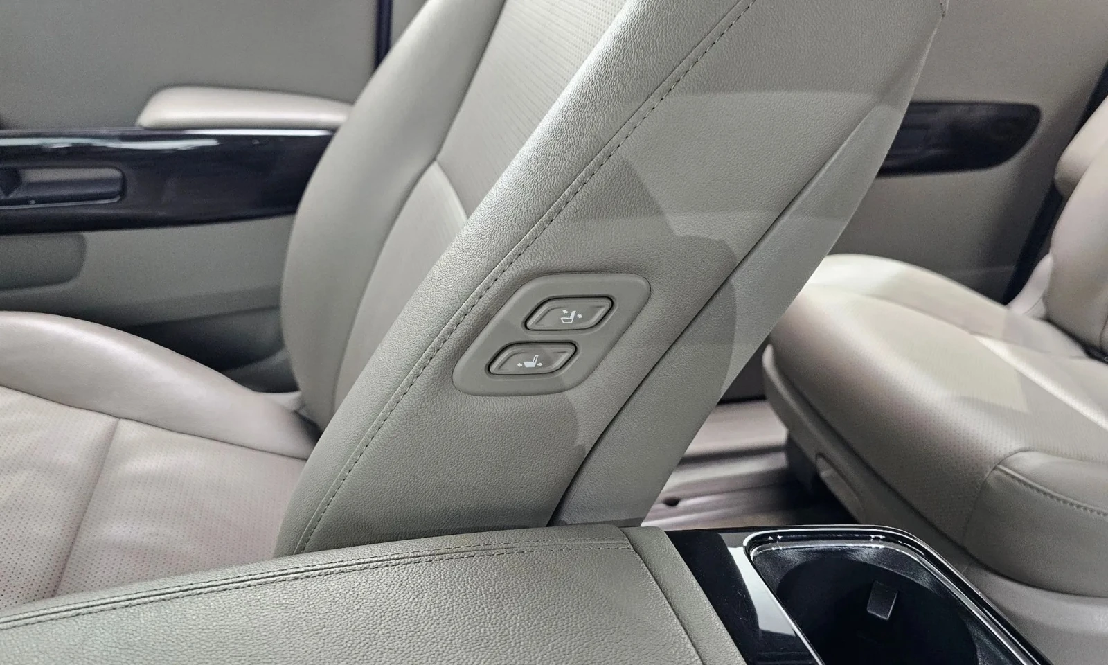 Kia Carnival 9-Seater Prestige , снимка 16 - Автомобили и джипове - 55612391