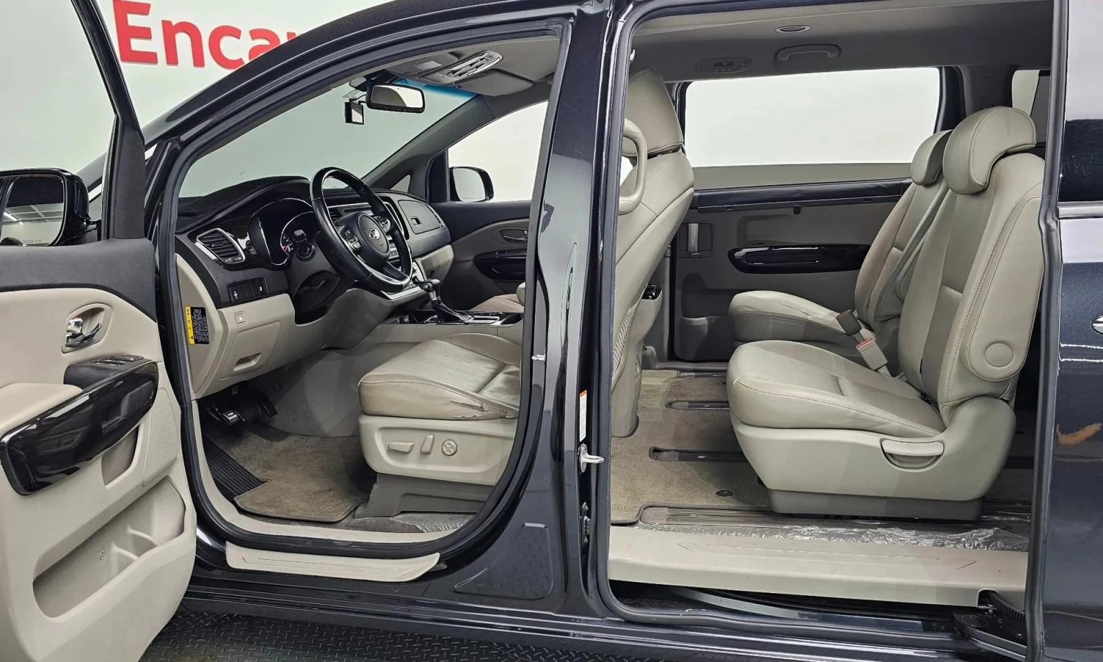 Kia Carnival 9-Seater Prestige , снимка 17 - Автомобили и джипове - 55612391
