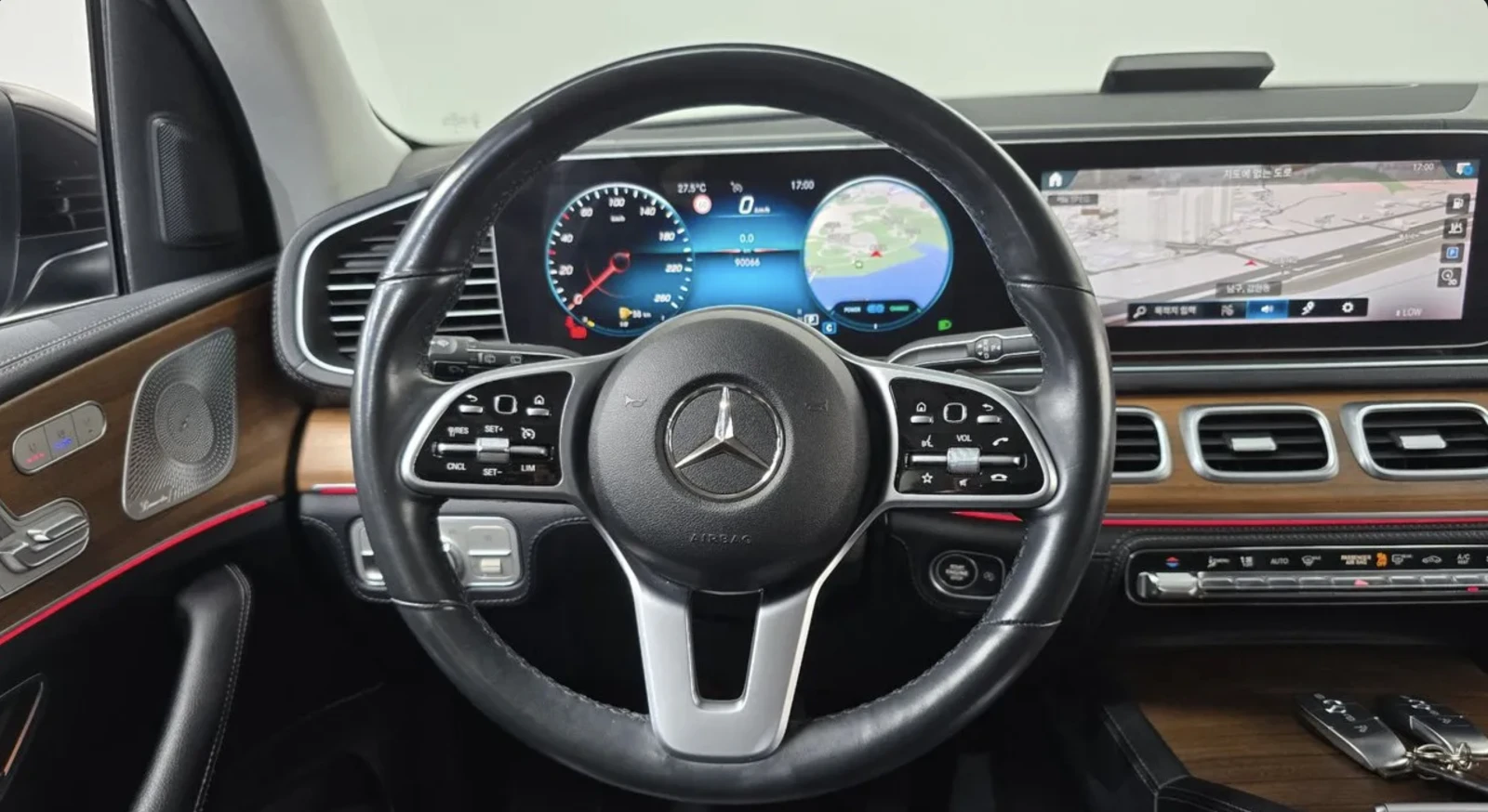 Mercedes-Benz GLE 450 AMG / BURMESTER / 360 CAM /HEAD UP, снимка 11 - Автомобили и джипове - 56016171